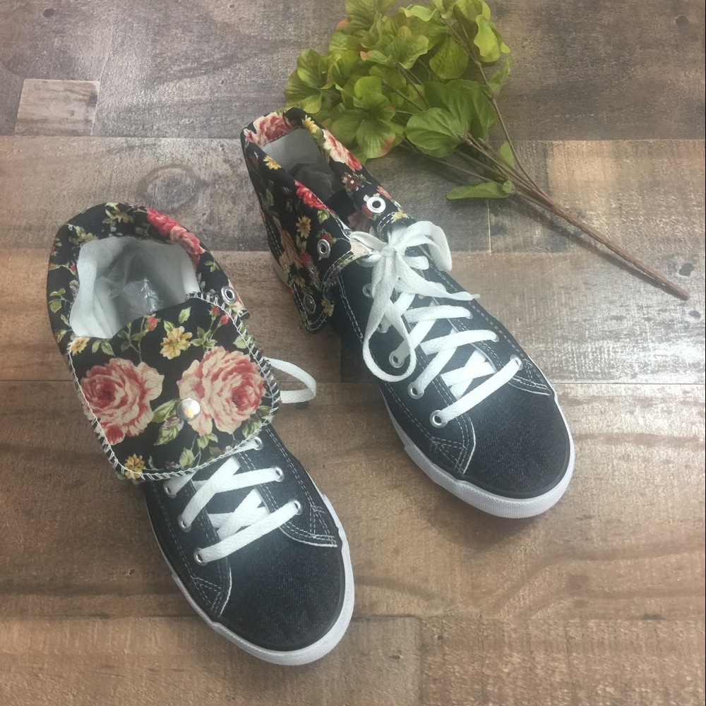 Epicstep Black Floral Fold-Down Hi-Tops Sz. 7